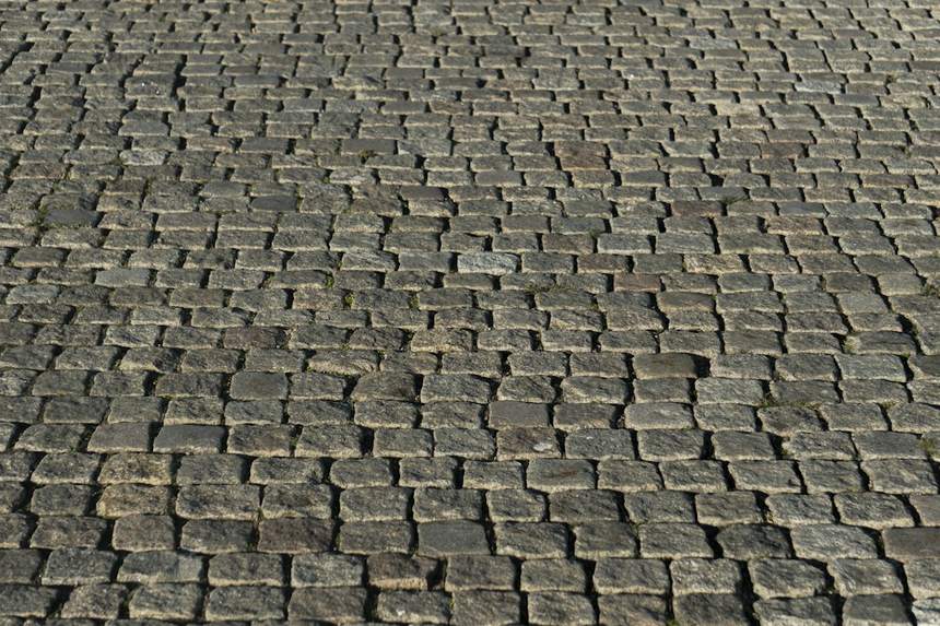 Granite setts laid in tight courses